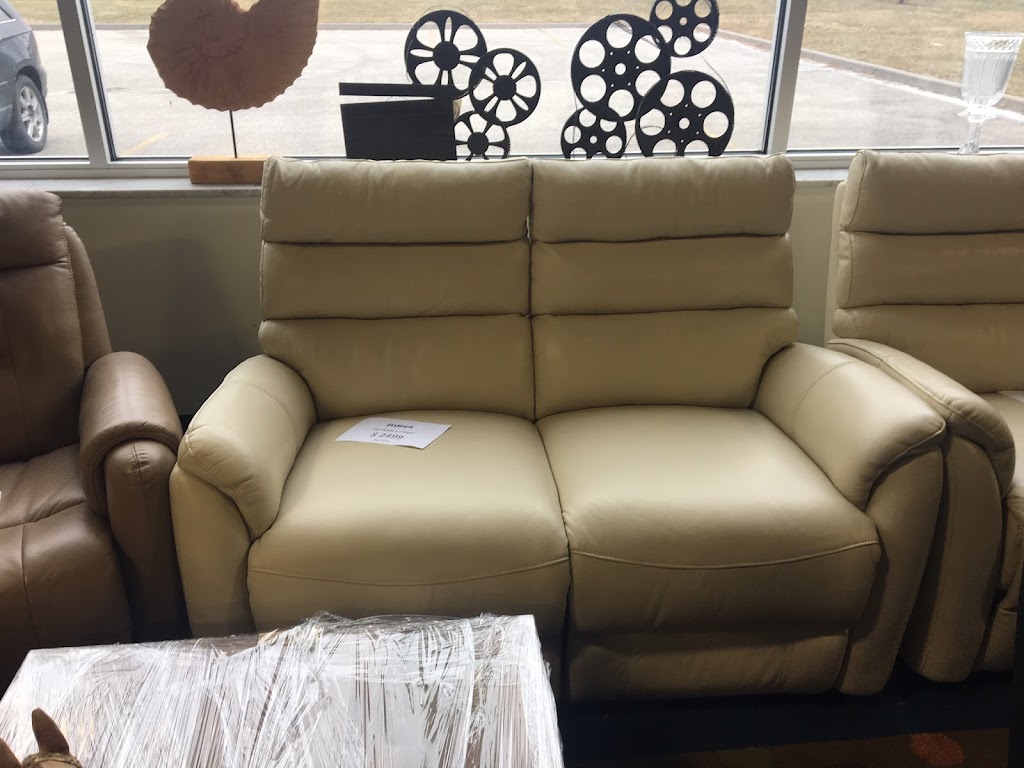 Rileys Furniture | 2570 Ouellette Ave, Windsor, ON N8X 1L7, Canada | Phone: (519) 250-5800