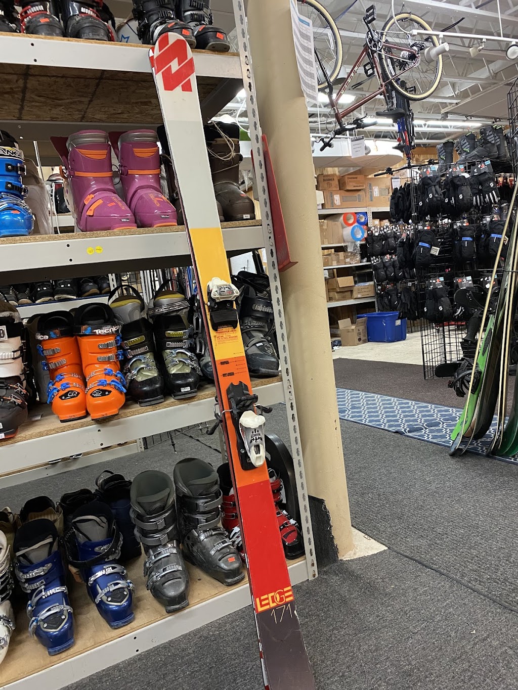 Ski and Snowboard Outlet @ Schuss | 4502 Commercial Dr, New Hartford, NY 13413, USA | Phone: (315) 736-1129