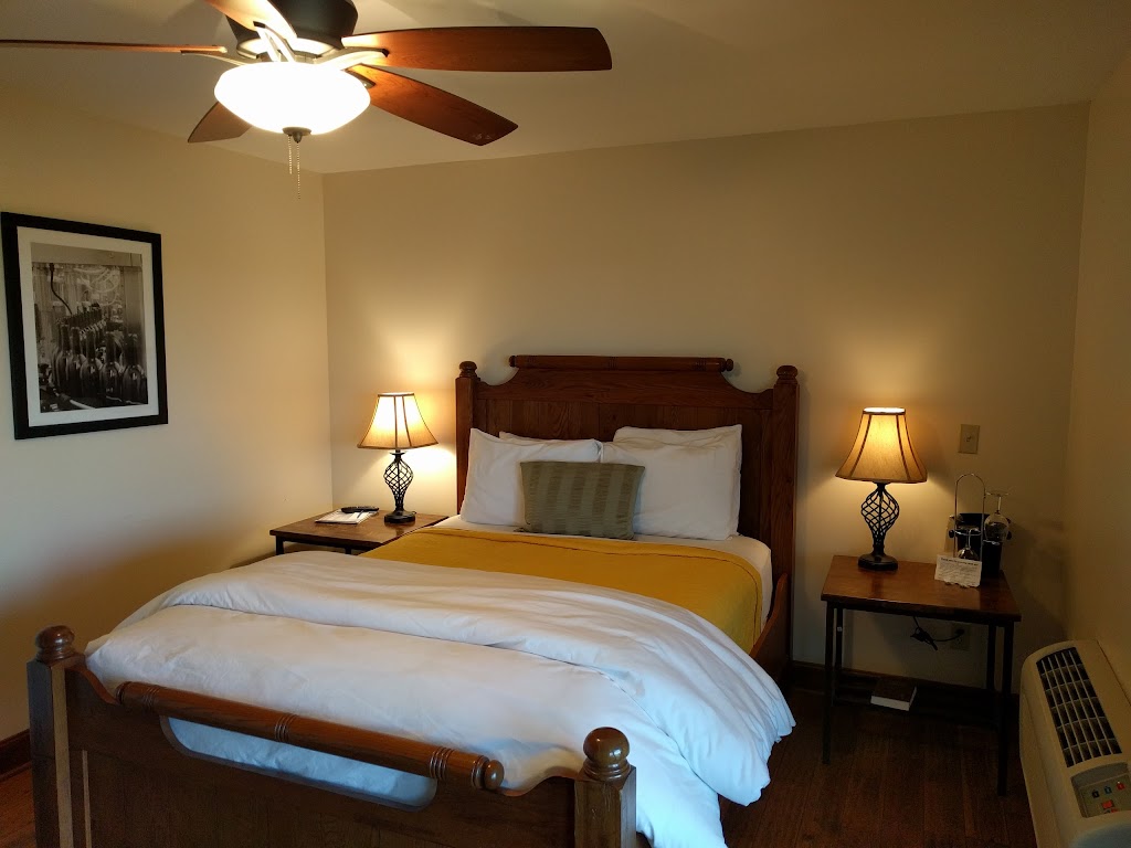 The Lodge at Elk Creek | 1860 Georgetown Rd, Owenton, KY 40359, USA | Phone: (502) 484-0005