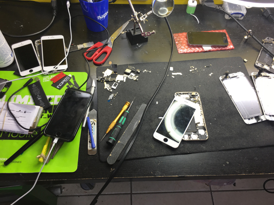 7 Wireless - Miami iPhone & Laptop Computer Repair Center | 4605 NW 7th St, Miami, FL 33126, USA | Phone: (305) 392-0472