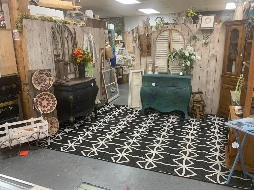 Rusty Dusty Home & Market | Inside Cooks Main Street Mercantile, 142 E Main St, Whitesboro, TX 76273, USA | Phone: (915) 241-1260