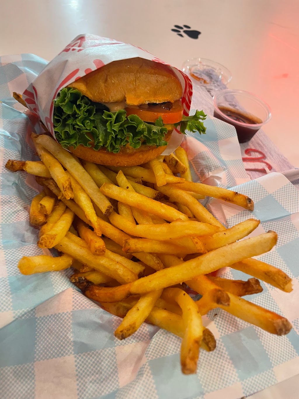 Montys Good Burger | 3605 Market St, Riverside, CA 92501, USA | Phone: (213) 915-0257