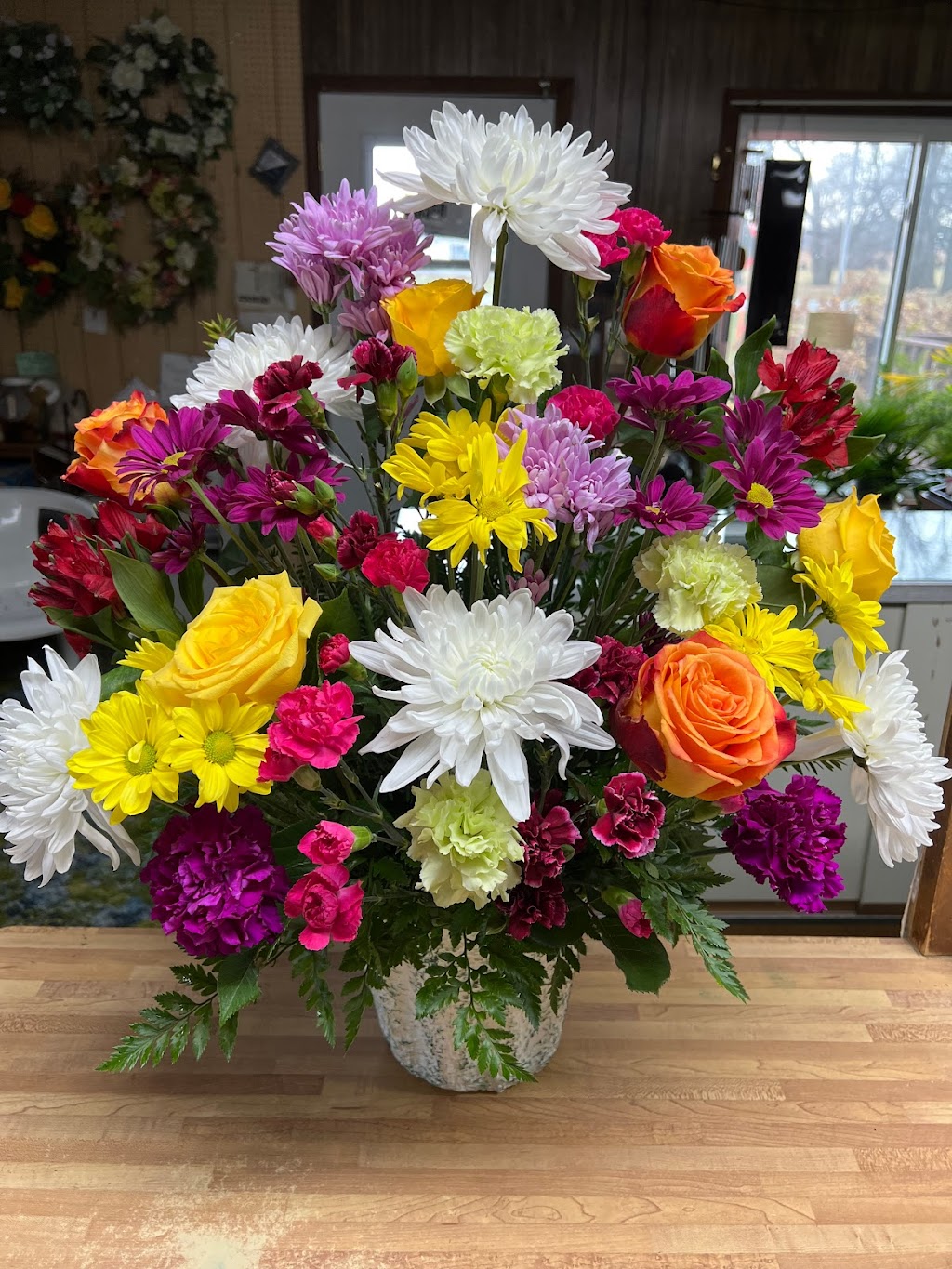 HALSEYS COUNTRY FLOWERS | 10140 US-20, Angola, IN 46703, USA | Phone: (260) 665-5893