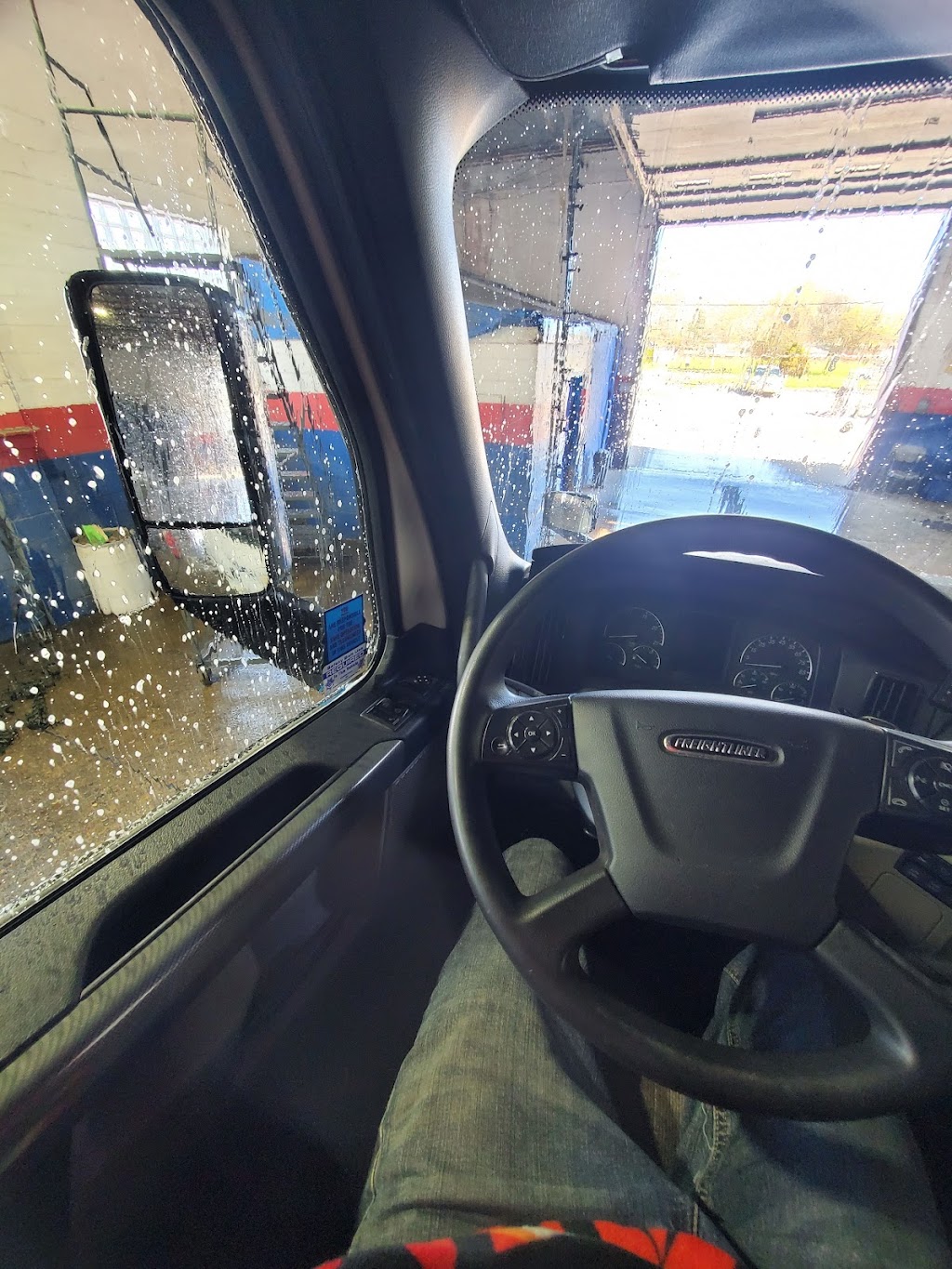 Westland Truck & Car Wash | 28735 Joy Rd, Westland, MI 48185, USA | Phone: (734) 261-3620