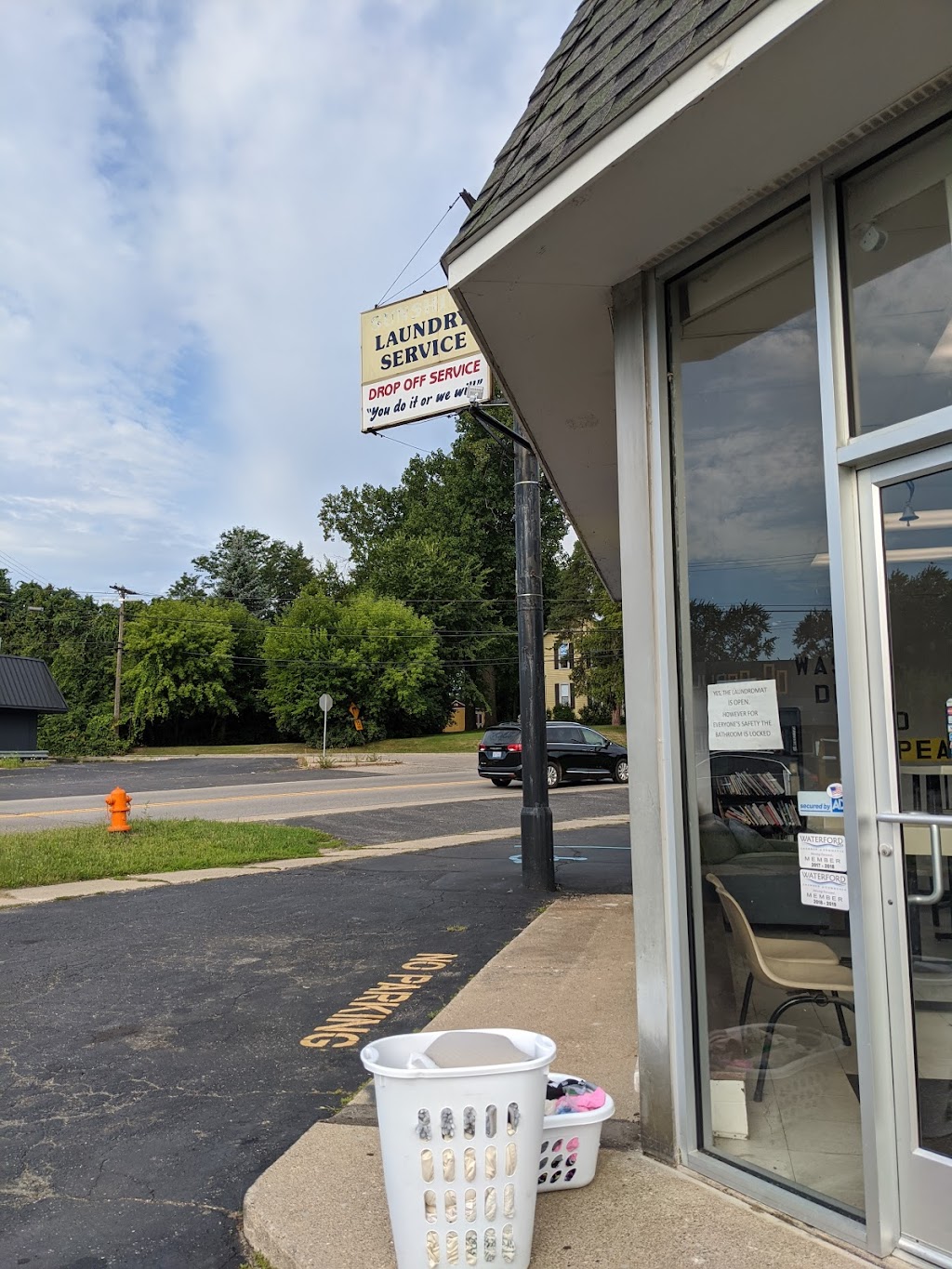 Sunshine Laundromat | 2410 Voorheis Rd, Waterford Twp, MI 48328, USA | Phone: (734) 255-6559