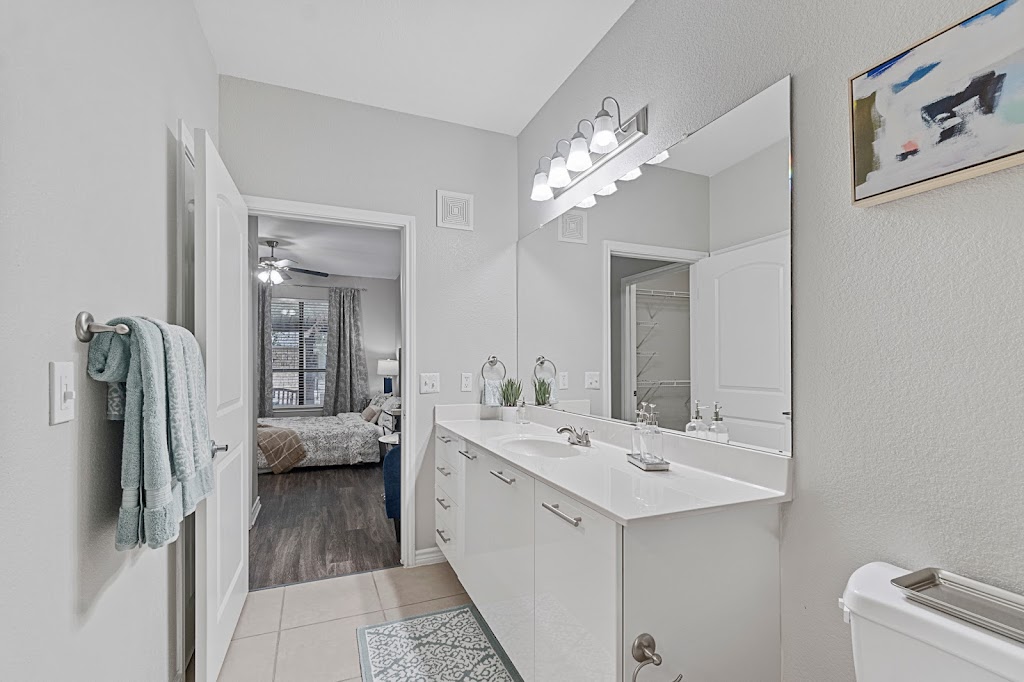 Elan at Bluffview | 3850 W Northwest Hwy, Dallas, TX 75220, USA | Phone: (972) 428-3117