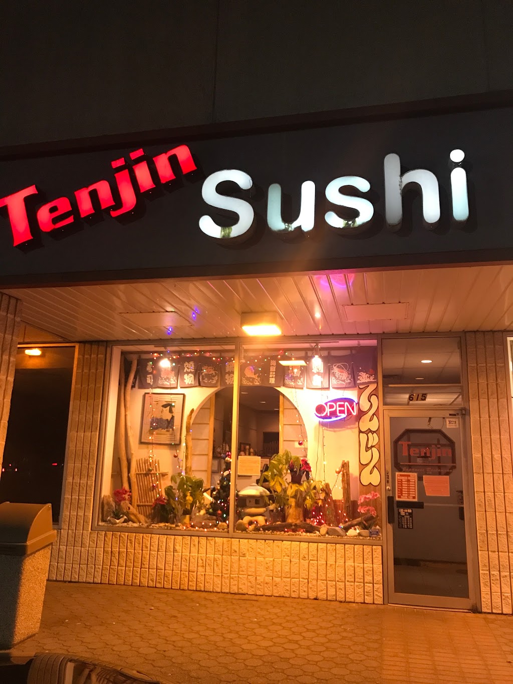 Tenjin Sushi | 615 Jericho Turnpike, Syosset, NY 11791, USA | Phone: (516) 682-5820