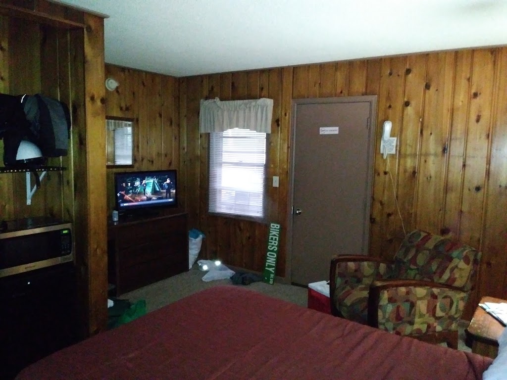Hitching Post Motel | 23855 Forest Blvd N, Forest Lake, MN 55025, USA | Phone: (651) 464-1900