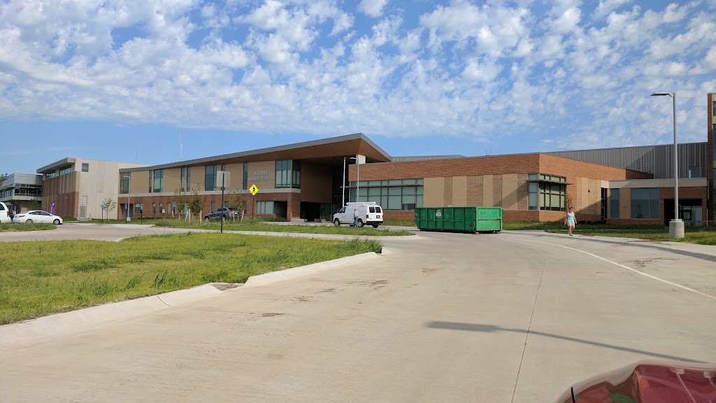 Marilyn Moore Middle School and Watson family ymca | 8700 Yankee Woods Dr, Lincoln, NE 68526, USA | Phone: (402) 436-1225