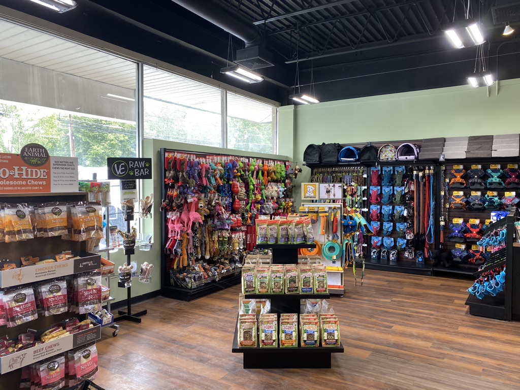 Well Bred - Pet food, supplies, toys & accessories | 235 Main St, Madison, NJ 07940, USA | Phone: (973) 377-1651