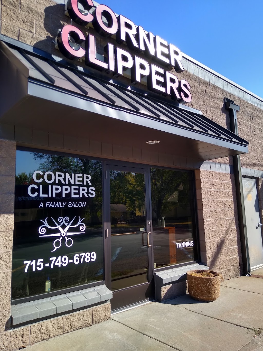 Corner Clippers | 111 W Main St b, Roberts, WI 54023, USA | Phone: (715) 749-6789