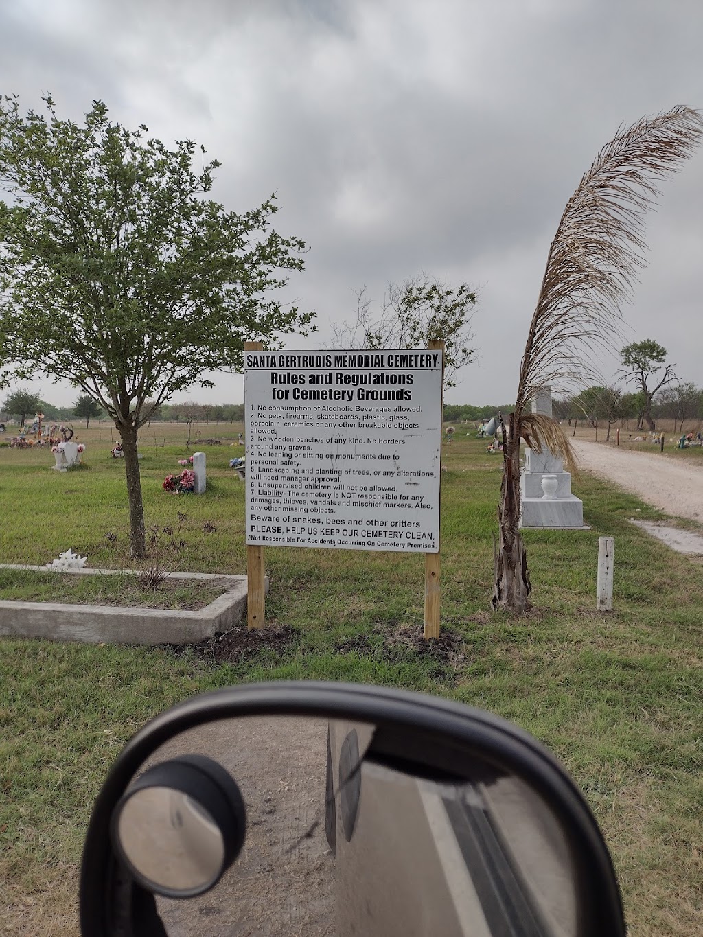 Santa Gertrudis Memorial Cemetery | 835 W Caesar Ave, Kingsville, TX 78363, USA | Phone: (361) 592-4548