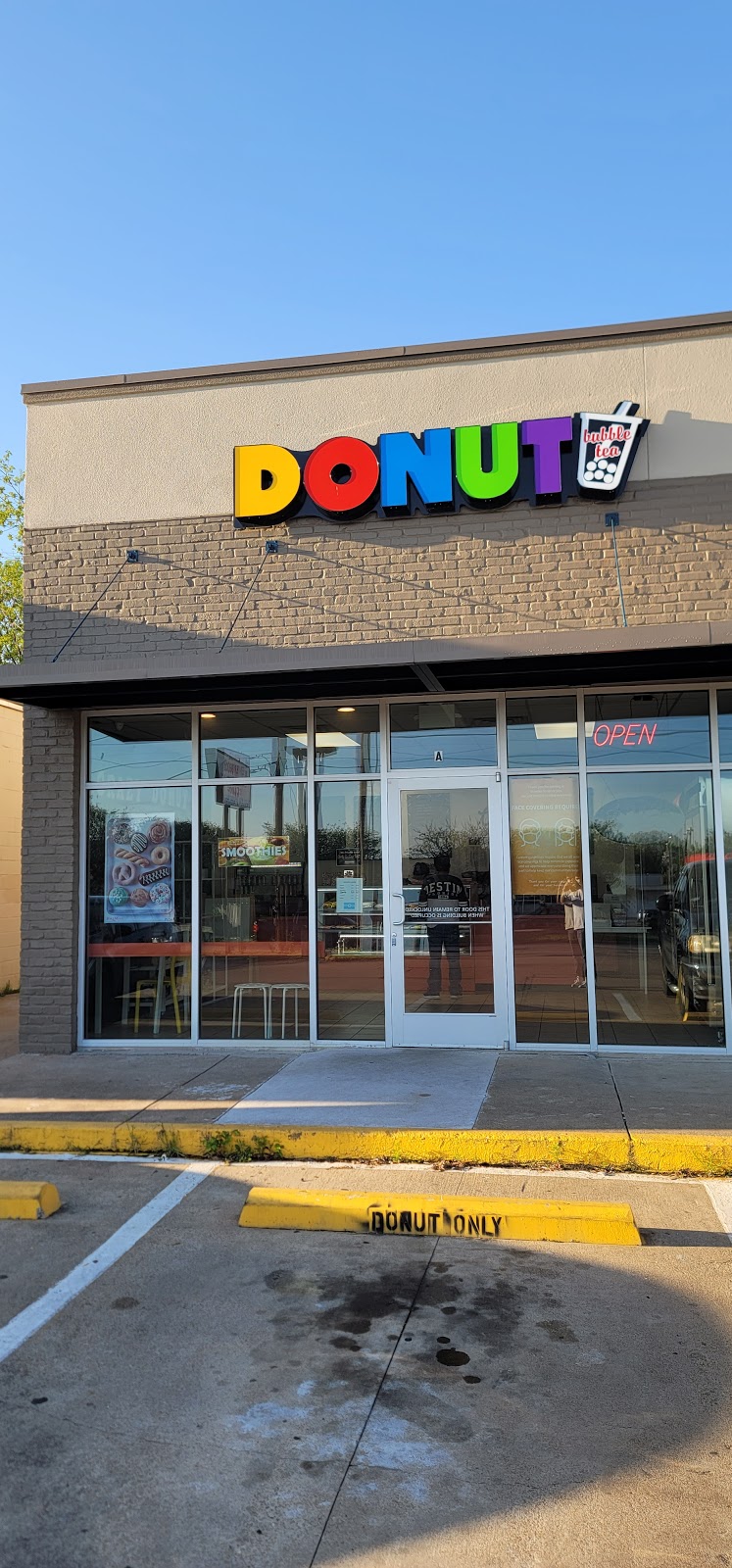 Crazy donut & cafe | 900 E Park Row Dr, Arlington, TX 76010, USA | Phone: (817) 422-9589