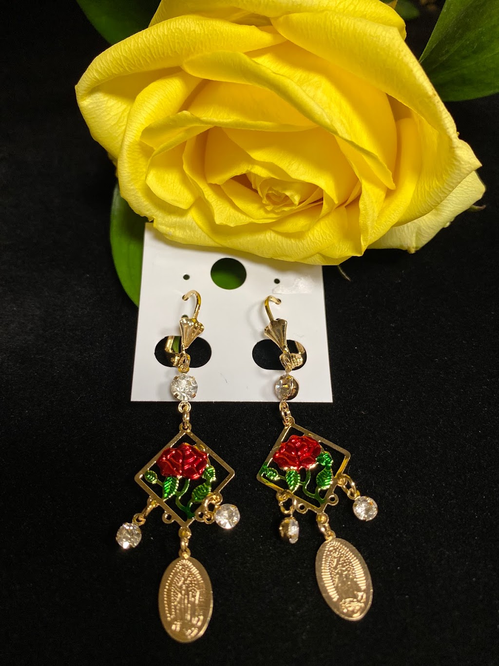 Perlas Jwl Oro Laminado/Gold Plated | 8601 N Black Canyon Hwy # 215, Phoenix, AZ 85021 | Phone: (623) 521-6905