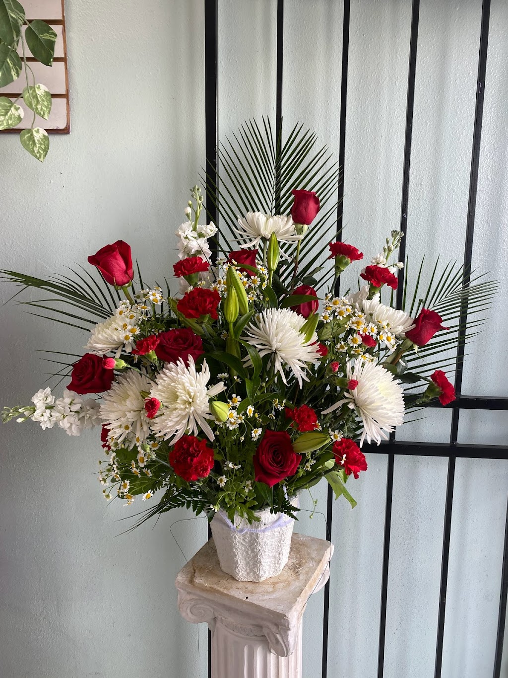 Loves Flowers & Gifts | 21318 Timberland Fld Dr, Hockley, TX 77447, USA | Phone: (832) 466-8414