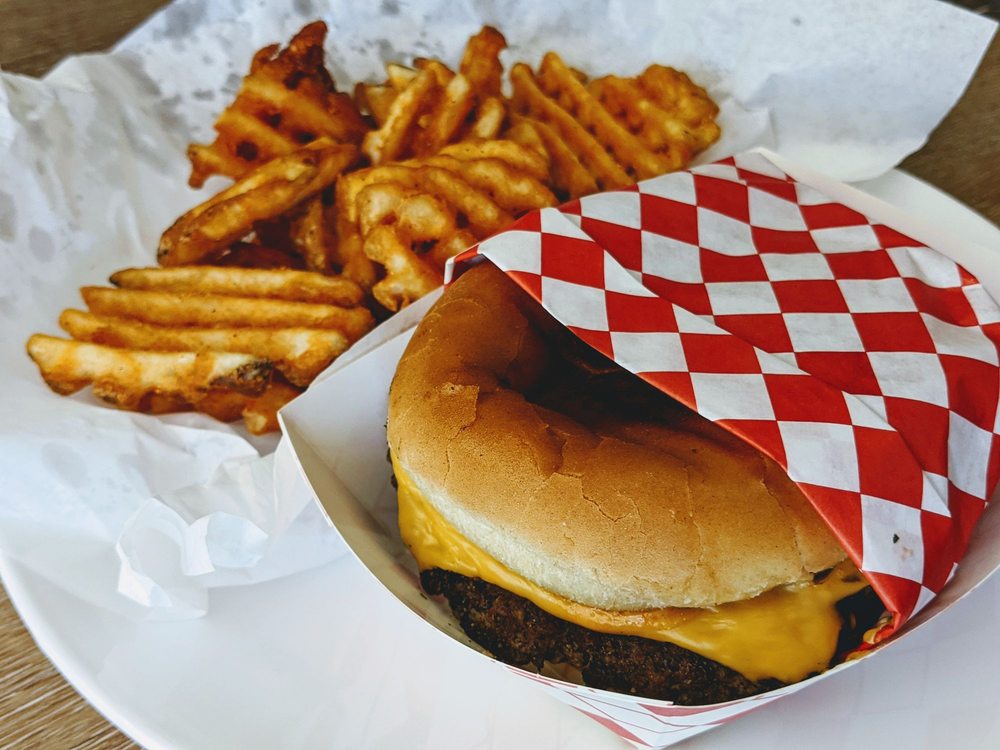 Hole in the Wall Burger | 25262 Jeronimo Rd, Lake Forest, CA 92630, USA | Phone: (949) 328-9049
