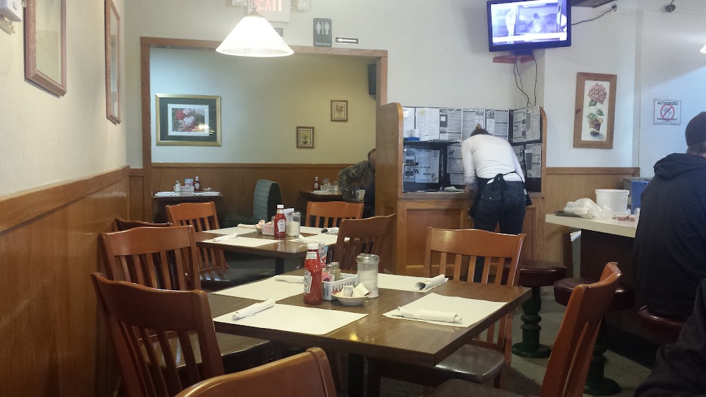 Fredonia Family Restaurant | 217 Highland Dr, Fredonia, WI 53021, USA | Phone: (262) 692-2302