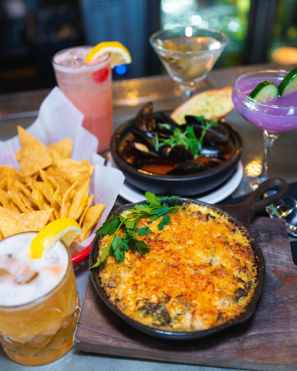 Station 16 Seafood & Bar | 2505 Sand Creek Rd #120, Brentwood, CA 94513, USA | Phone: (925) 475-5527