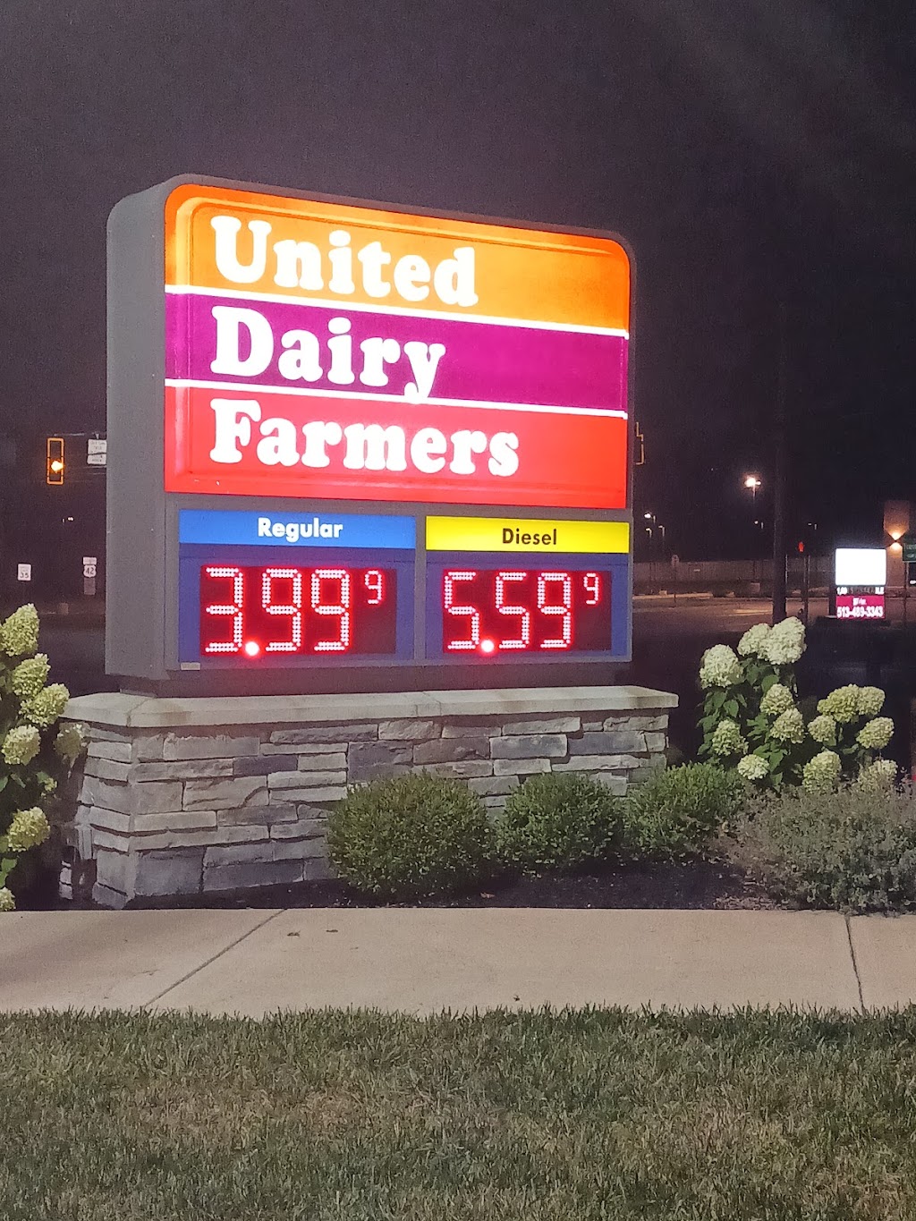 United Dairy Farmers | 4220 Fields Ertel Rd, West Chester Township, OH 45241, USA | Phone: (513) 554-0510