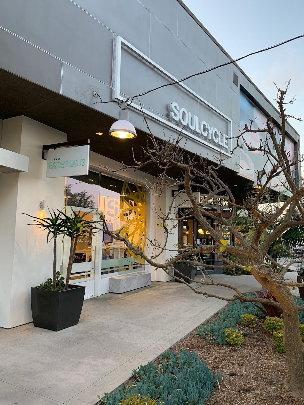 SoulCycle Manhattan Beach | 820 Pacific Coast Hwy #106, El Segundo, CA 90245, USA | Phone: (310) 640-7685