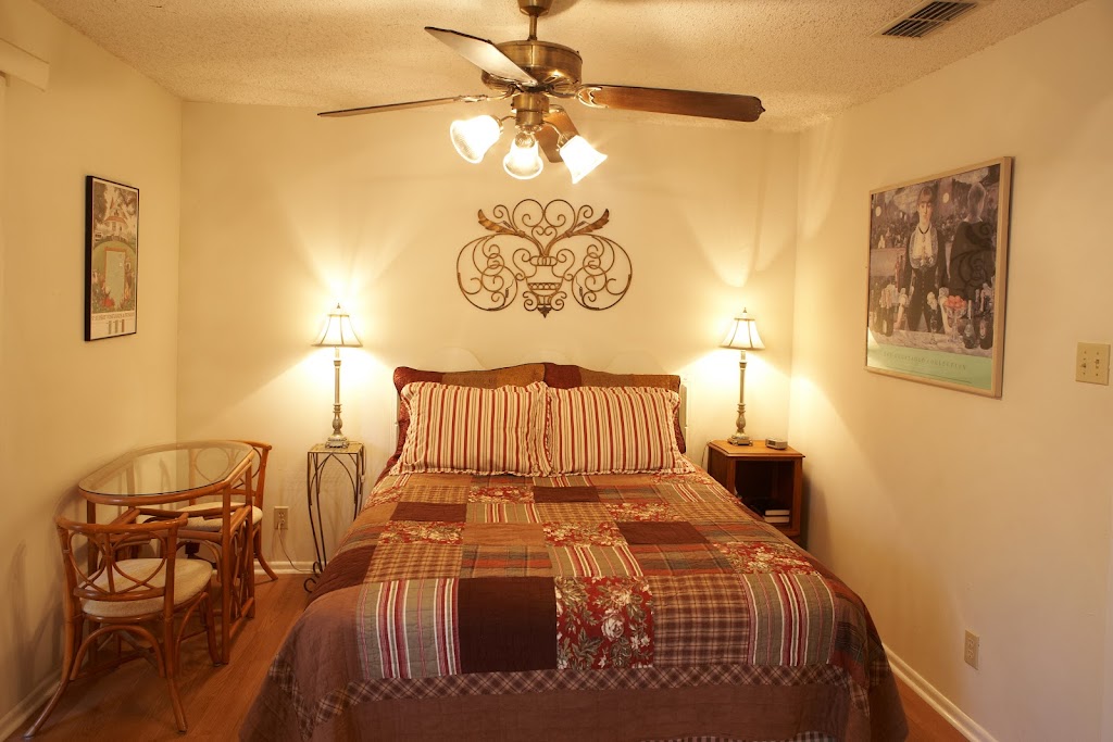 Acorn Bed and Breakfast | 107 TX-46, Boerne, TX 78006 | Phone: (830) 249-0470