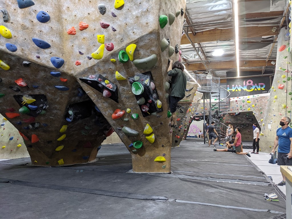 Hangar 18 Indoor Climbing Gym - South Bay | 4926 Rosecrans Ave, Hawthorne, CA 90250, USA | Phone: (310) 973-3388