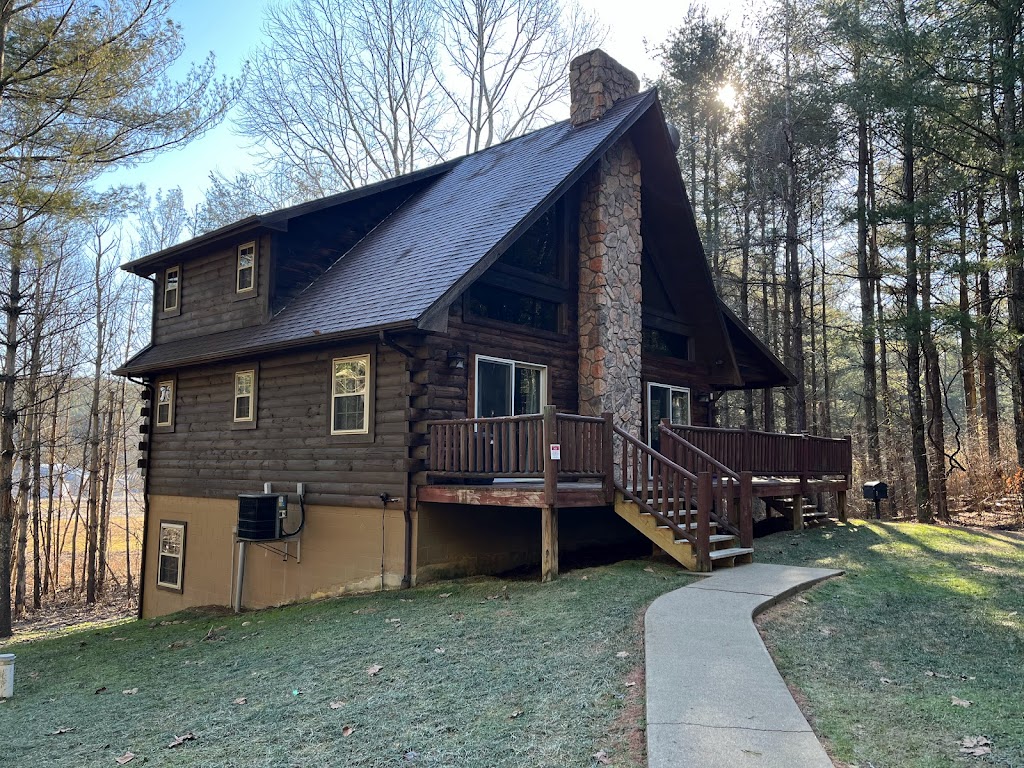 Evergreen Cabin (Chalets Hocking Hills) | 16524 Log Home Rd, Laurelville, OH 43135, USA | Phone: (740) 385-6517