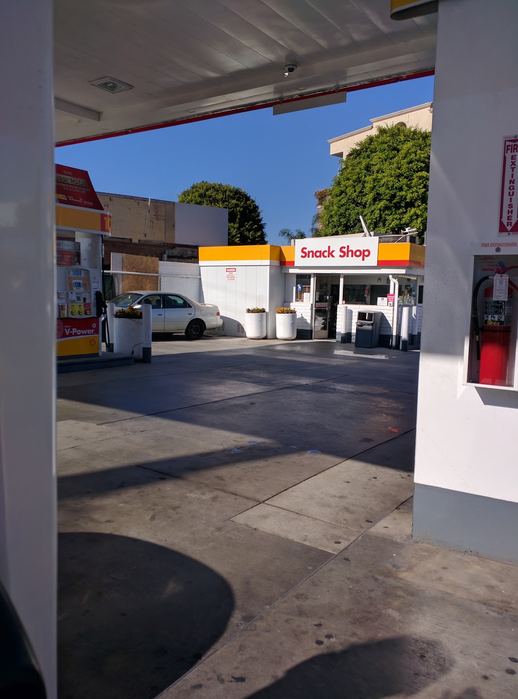 Shell | 391 S Robertson Blvd, Beverly Hills, CA 90211 | Phone: (310) 360-1486