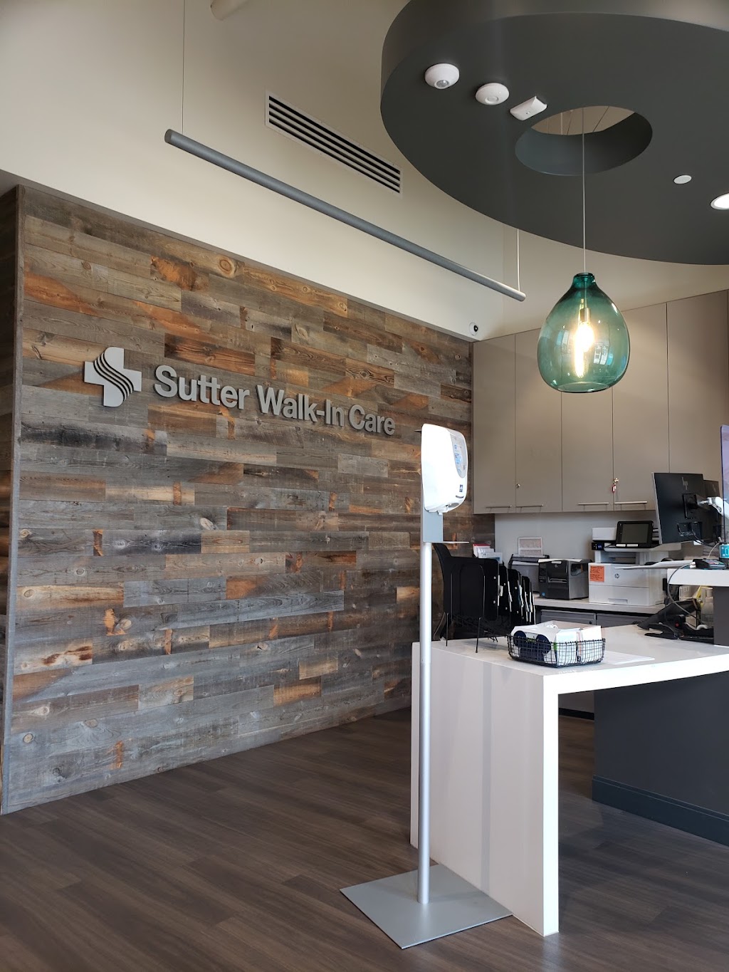 Sutter WalkIn Care Folsom in 2766 E Bidwell St 600, Folsom, CA