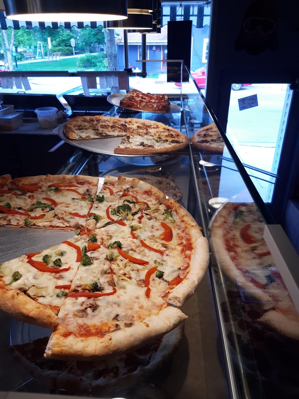 Sals Pizza Cedarburg | W63N635 Washington Ave, Cedarburg, WI 53012 | Phone: (262) 375-0011