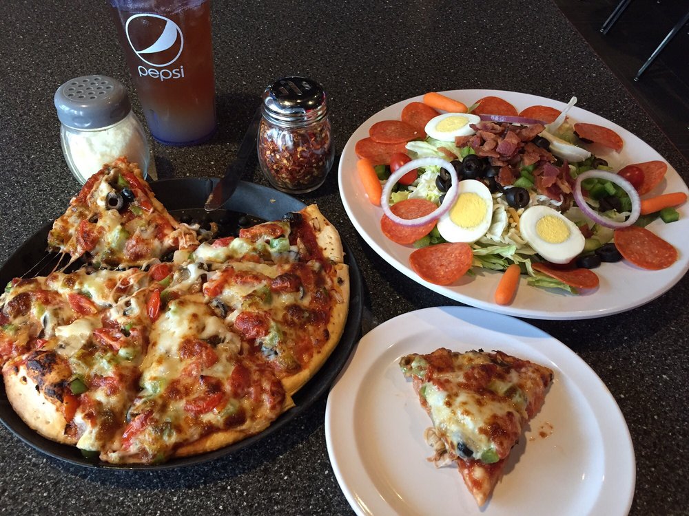 Mamas Pizza | 15615 Pacific St, Omaha, NE 68118, USA | Phone: (402) 933-5090