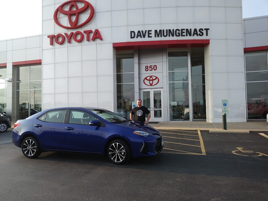 Mungenast Alton Toyota | 850 E Homer M Adams Pkwy, Alton, IL 62002, USA | Phone: (618) 208-2400