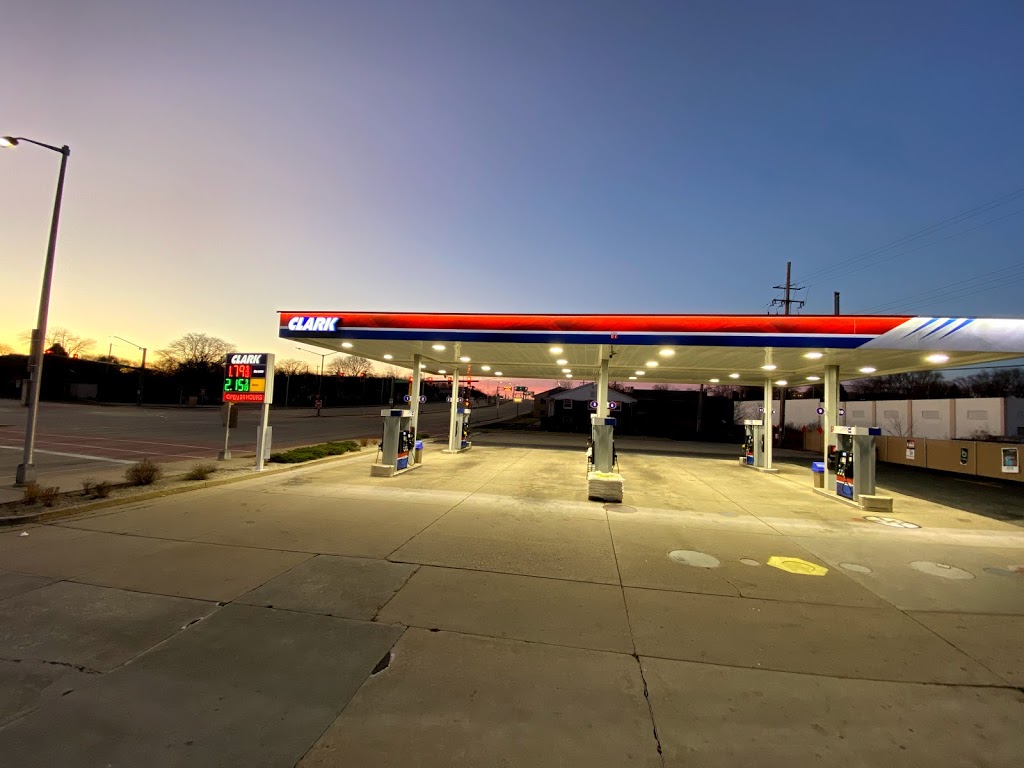 Mians CLARK Gas Station | 717 N Mayfair Rd, Milwaukee, WI 53226, USA | Phone: (414) 476-6426