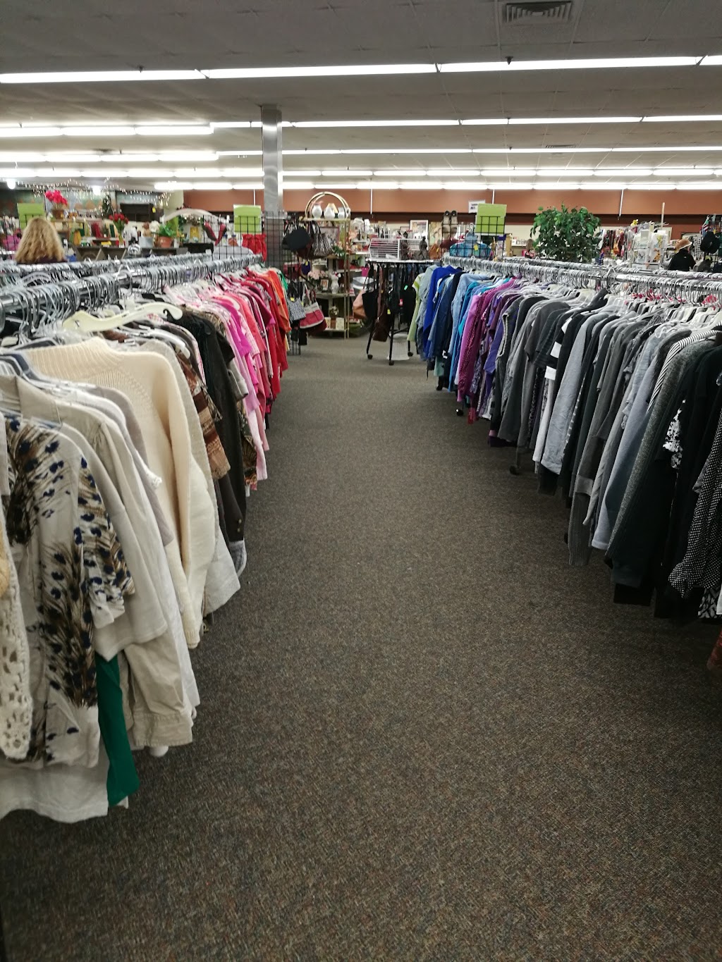 Family Pathways Thrift Store | 935 Lake St S, Forest Lake, MN 55025, USA | Phone: (651) 464-4713