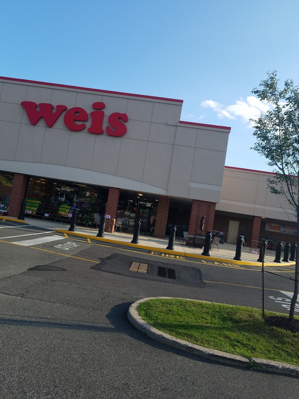 Weis Markets | 1050 E Philadelphia Ave, Gilbertsville, PA 19525, USA | Phone: (610) 367-6294