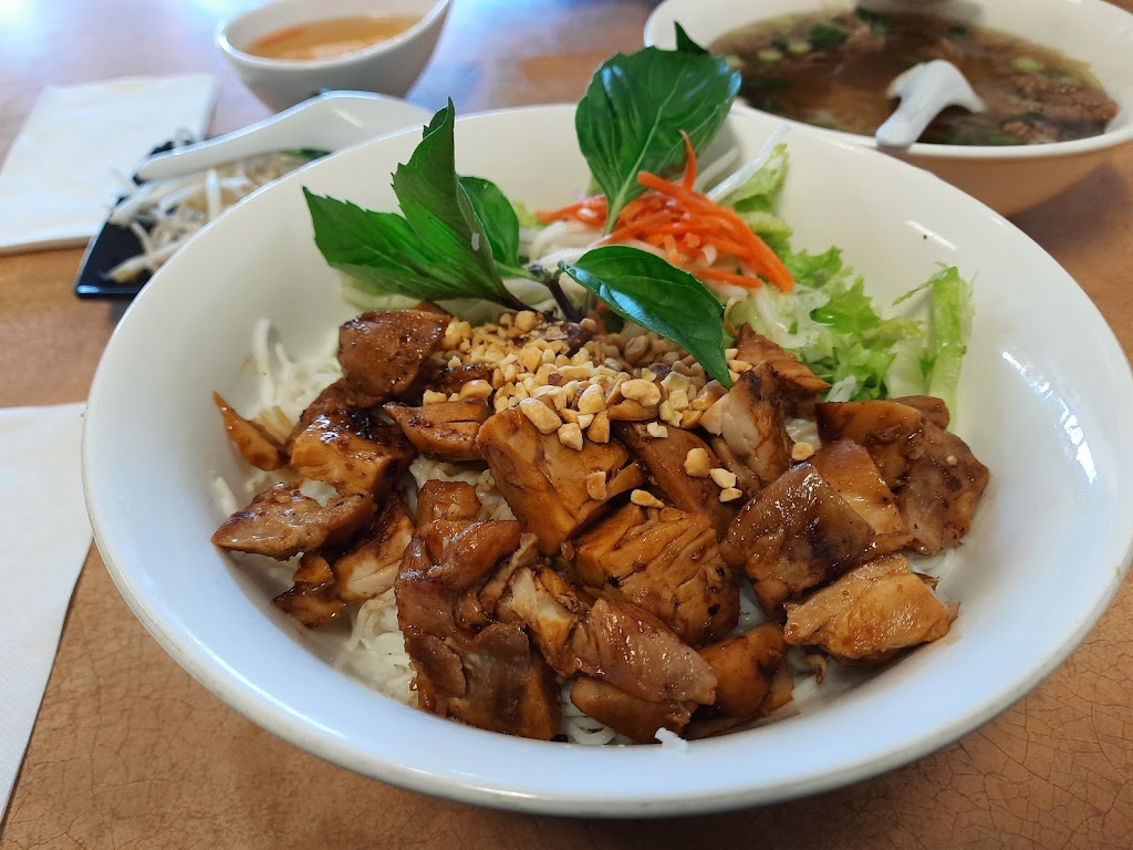 Issaquah Pho Restaurant | 1025 NW Gilman Blvd, Issaquah, WA 98027, USA | Phone: (425) 392-2100