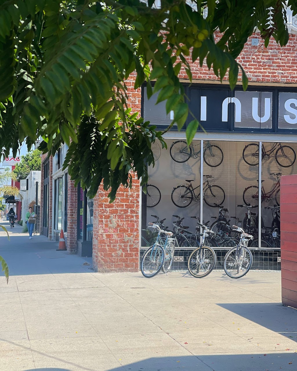 Linus Flagship Store | 1901 Lincoln Blvd, Venice, CA 90291, USA | Phone: (310) 694-9496