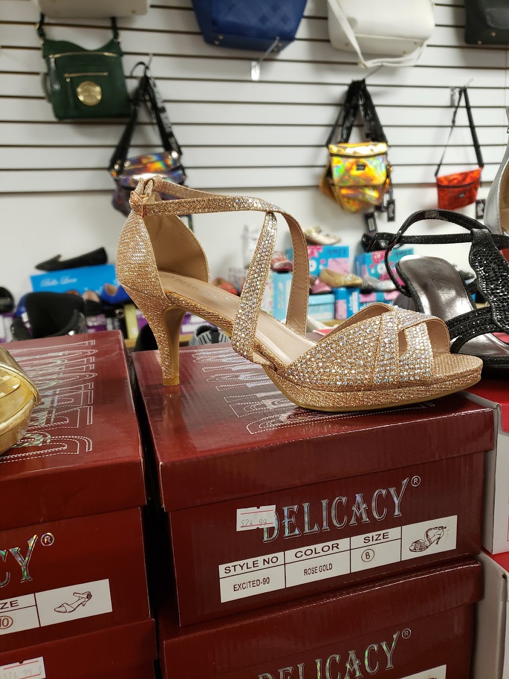 SHOES 4U (Fashion Shoes) | 902 N Main St, Suffolk, VA 23434, USA | Phone: (757) 934-7709