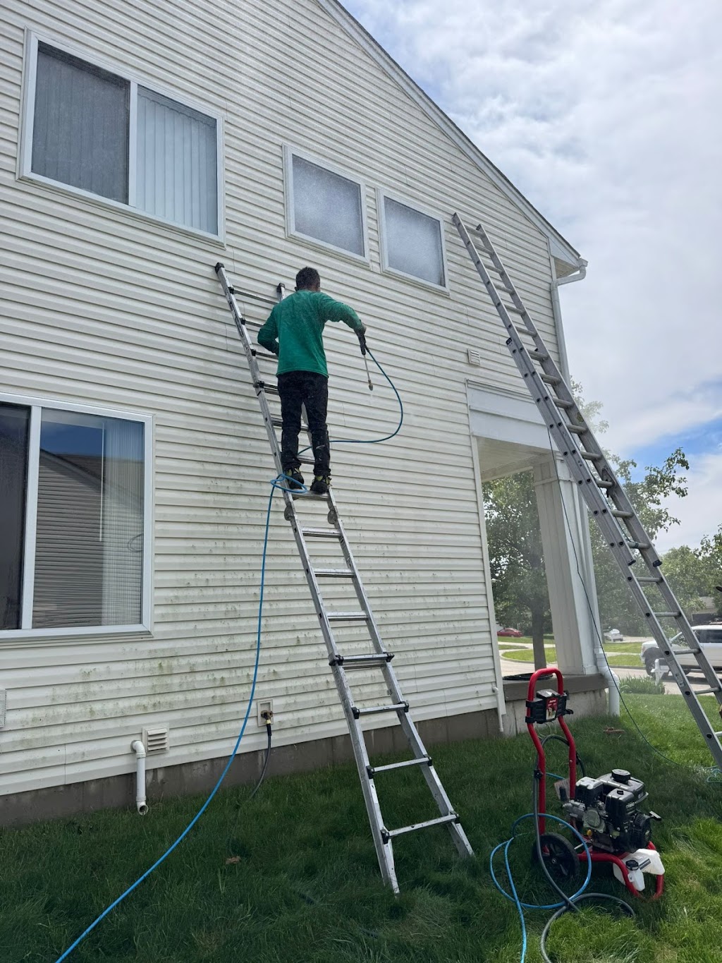 Reyes Quality Roofing LLC | 3517 W Hillcrest Ave, Dayton, OH 45406, USA | Phone: (937) 516-6686