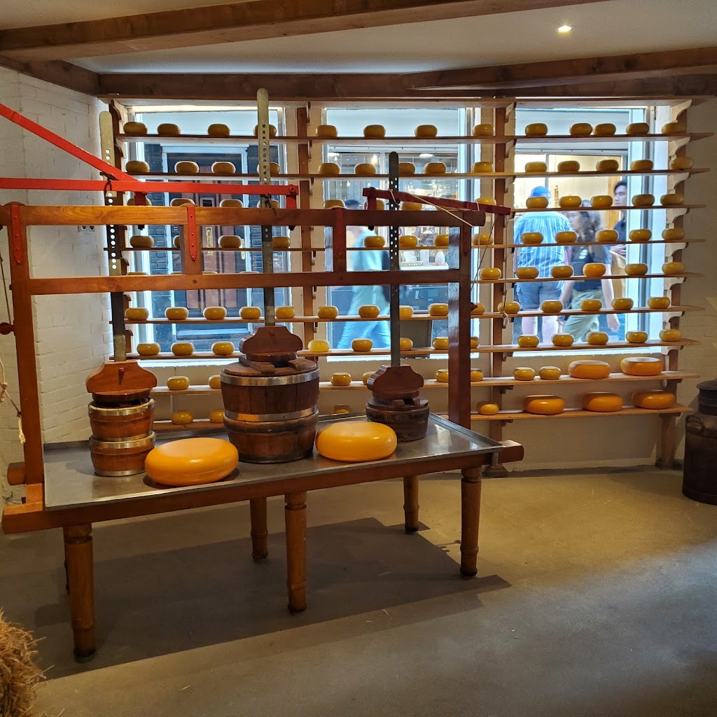 ‪Henri Willig Cheese Farm Store | Haringpakkerssteeg 18, 1012 LR Amsterdam, Netherlands | Phone: 020 624 1006