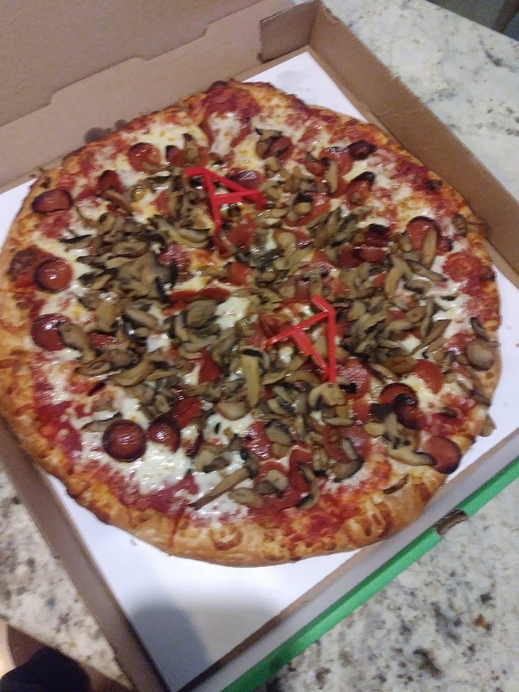 Green Lantern Pizza | 1366A Walton Blvd., Rochester Hills, MI 48309, USA | Phone: (248) 759-8400