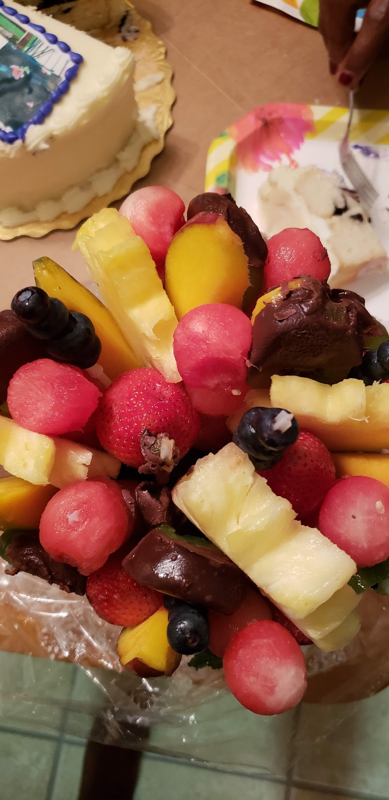 Edible Arrangements | 8300 Tamarack Village Suite 108, Woodbury, MN 55125, USA | Phone: (651) 330-9653