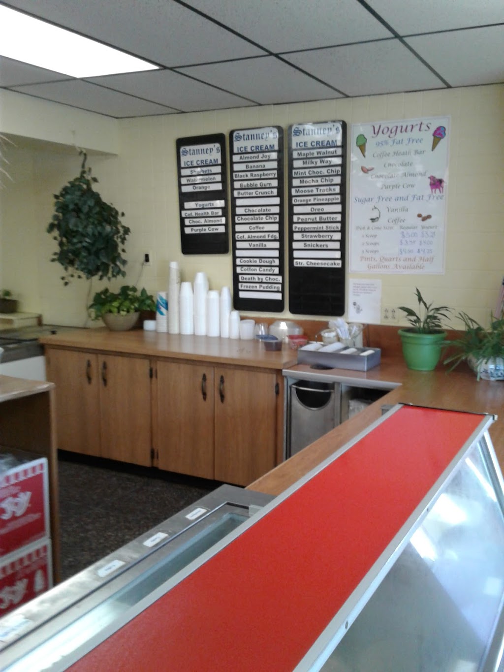 Stanneys Ice Cream & Sandwich | 300 Union St, Holbrook, MA 02343, USA | Phone: (781) 767-1210