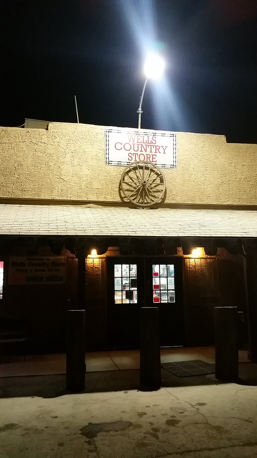 Wells Country Store | 21844 W Harding St, Wittmann, AZ 85361, USA | Phone: (623) 388-9087