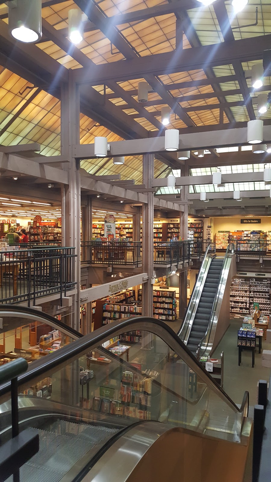 Marina Pacifica | 6270-6380 E Pacific Coast Hwy, Long Beach, CA 90803, USA | Phone: (562) 598-2728