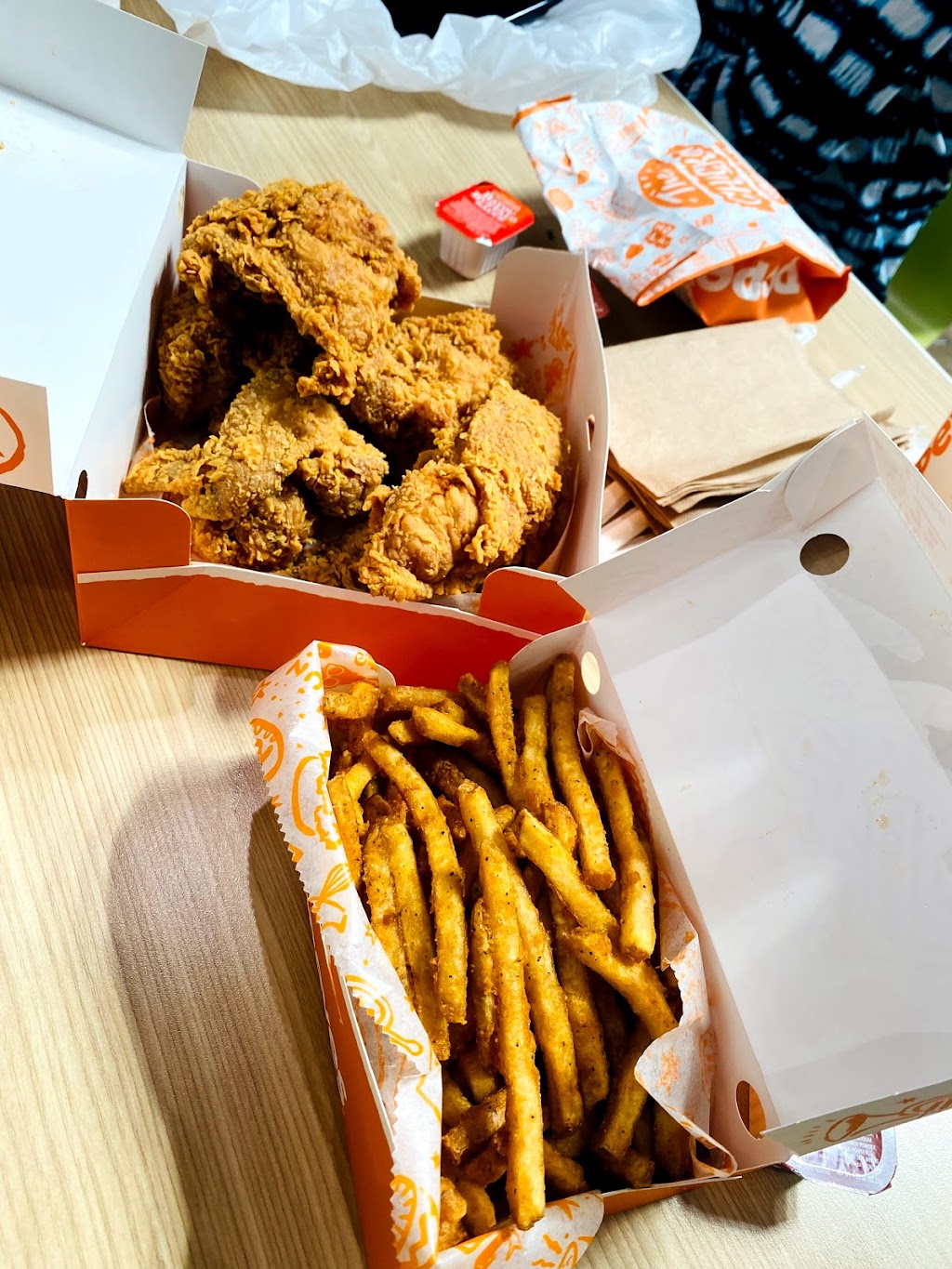 Popeyes Louisiana Kitchen | 1455 Franklin Mills Circle Fc-3, Philadelphia, PA 19154, USA | Phone: (215) 612-2325