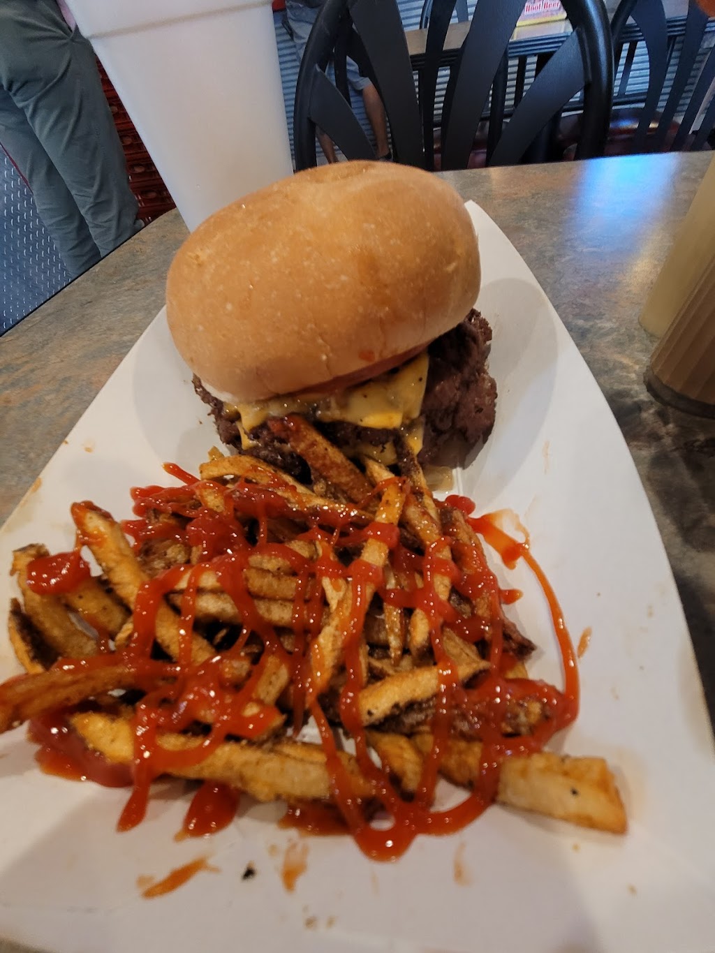 Tays Burger Shack | 1019 Armour Rd, North Kansas City, MO 64116, USA | Phone: (816) 541-8282