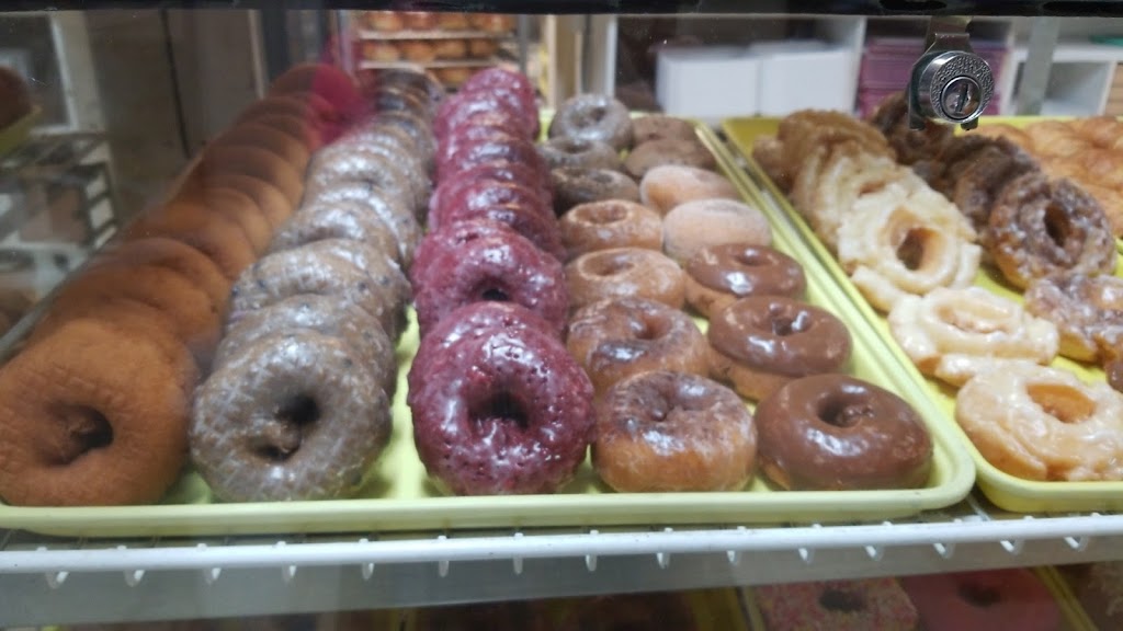 Daily Donuts | 99 Turkey Creek Trail, Bridgeport, TX 76426, USA | Phone: (940) 683-8144