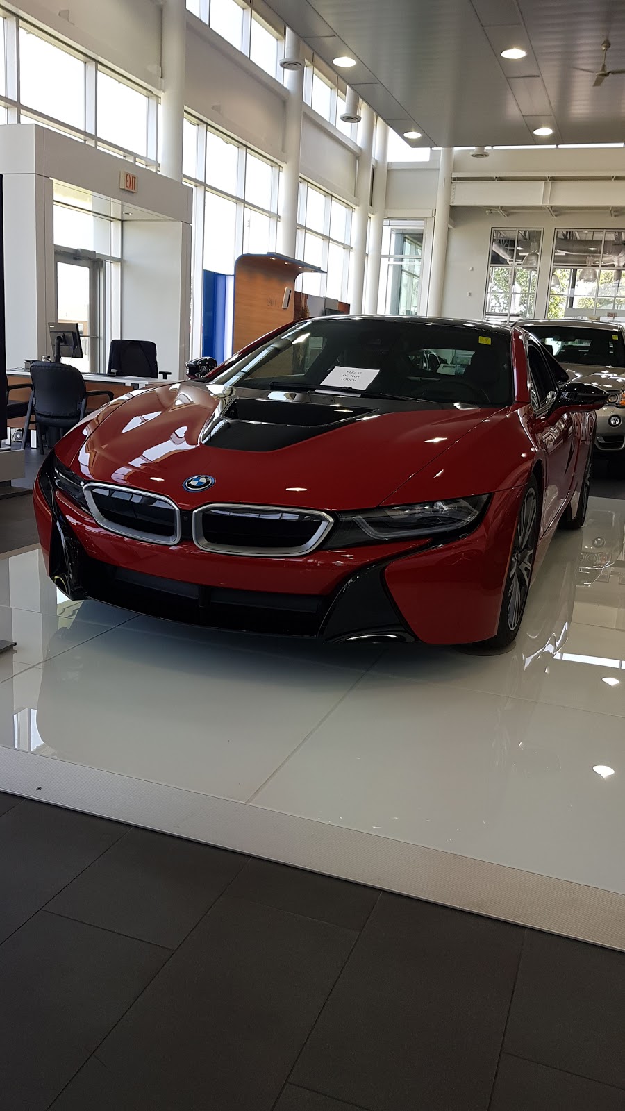 Overseas Motors BMW | 9425 Tecumseh Rd E, Windsor, ON N8R 1A1, Canada | Phone: (519) 254-4303