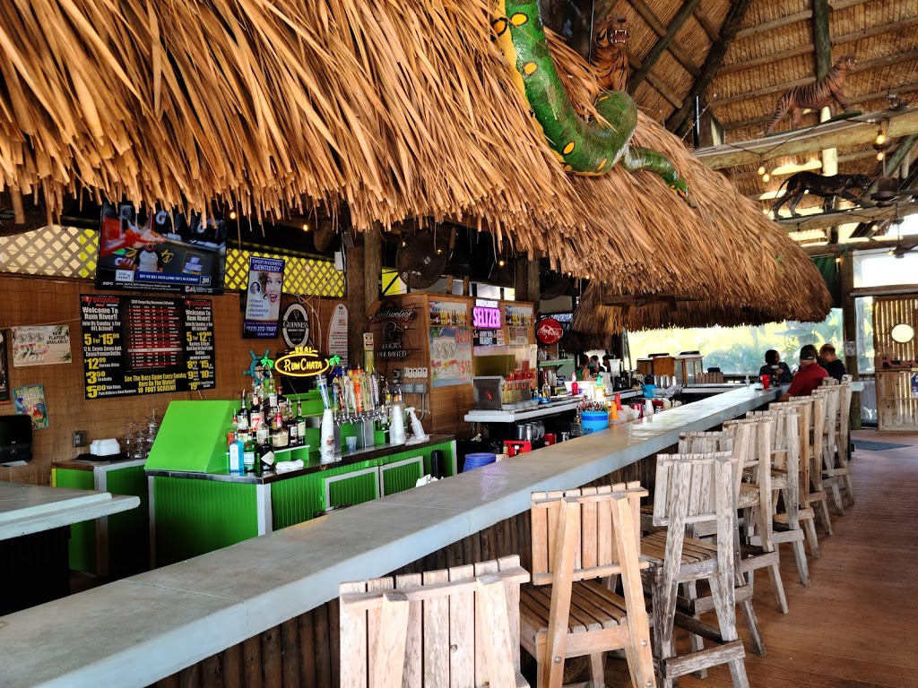 Catches Waterfront Grille | 7811 Bayview St, Port Richey, FL 34668, USA | Phone: (727) 849-2121